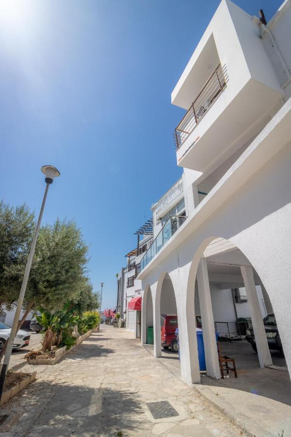 Light House - Seafront Cosy Studio With Library Pafos Dış mekan fotoğraf